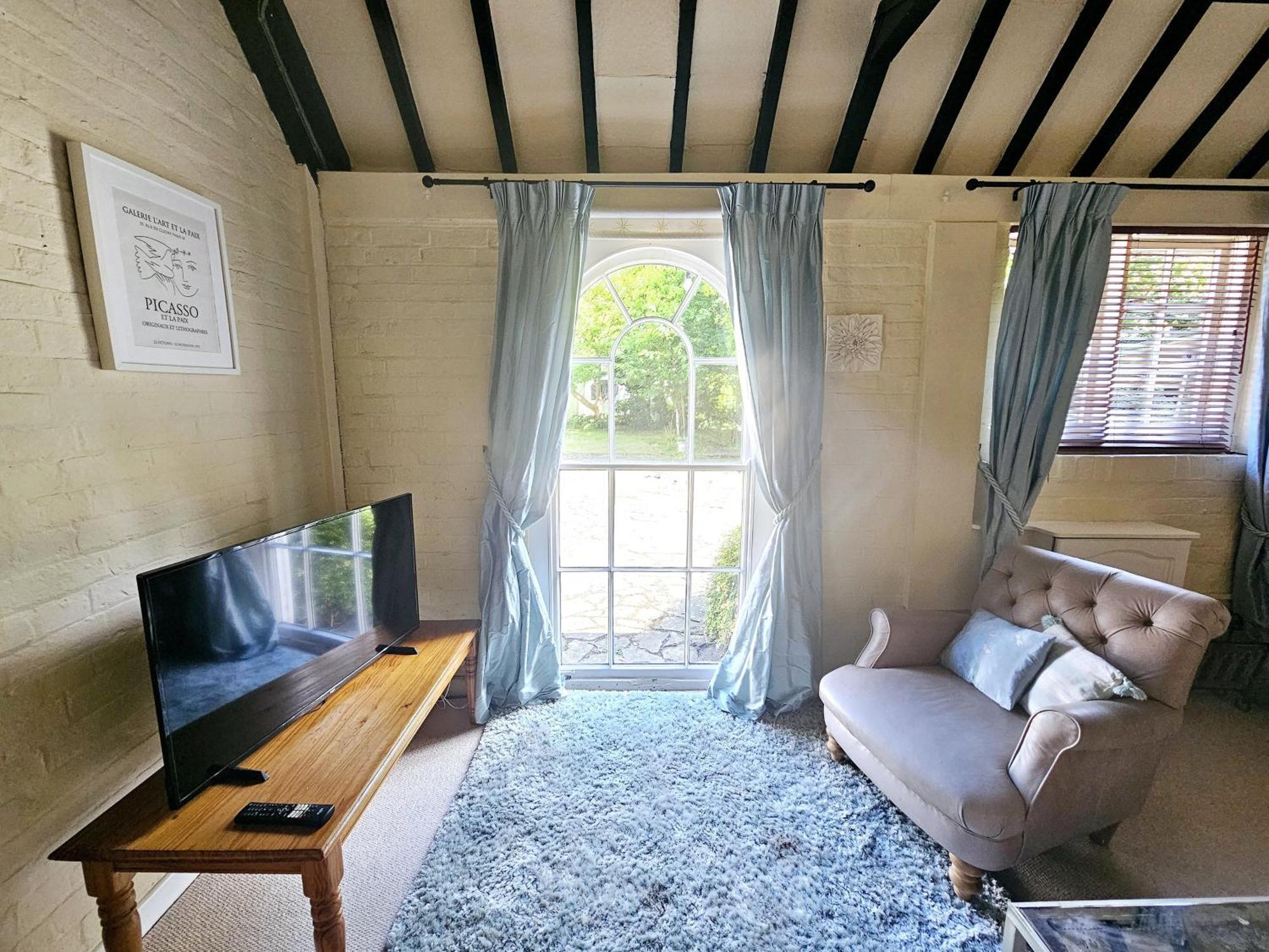 English Farmhouse Cottage 길드포드 외부 사진